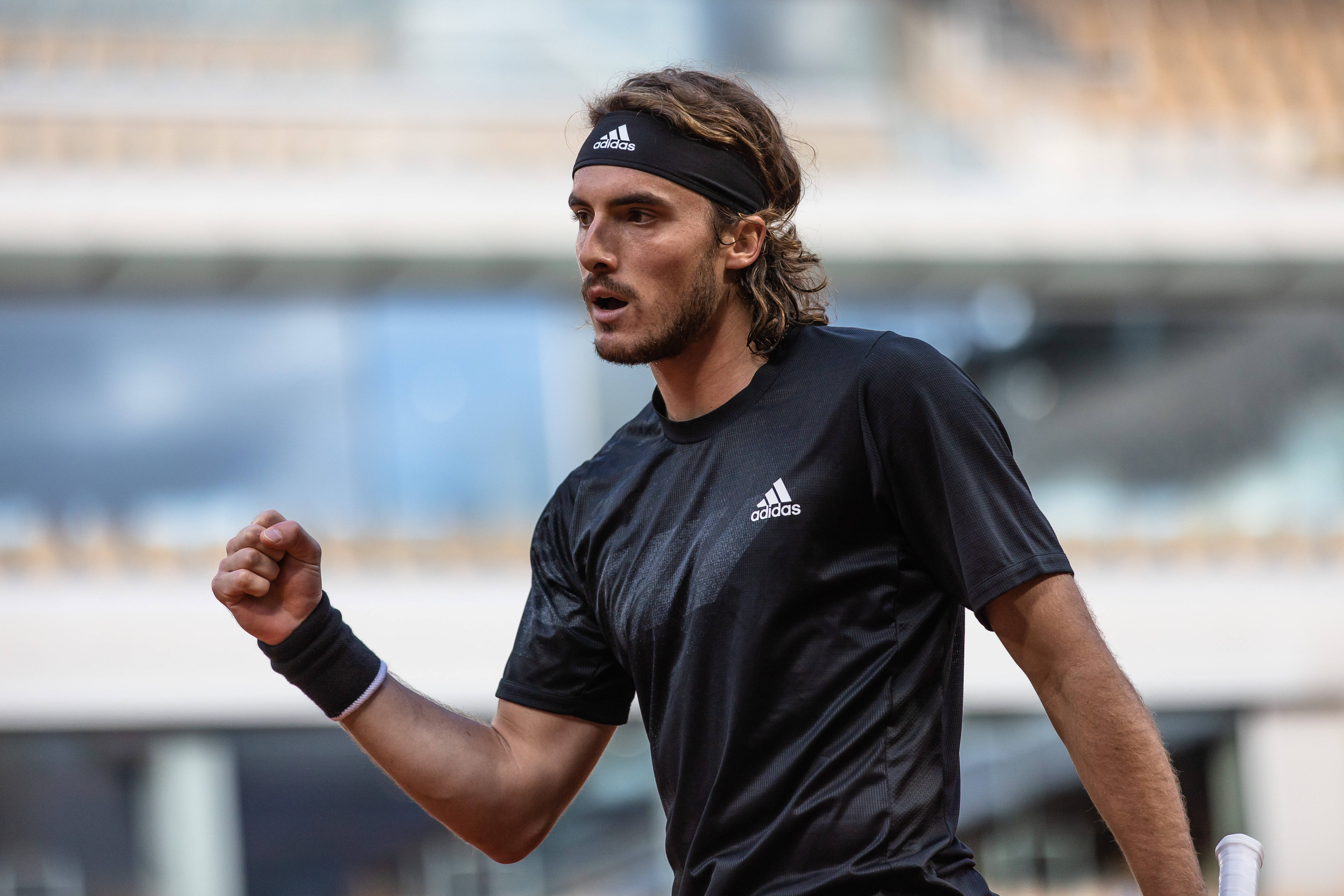 米兰体育-关于美国网球队力克德国网球队，西西帕斯完成帽子戏法的信息