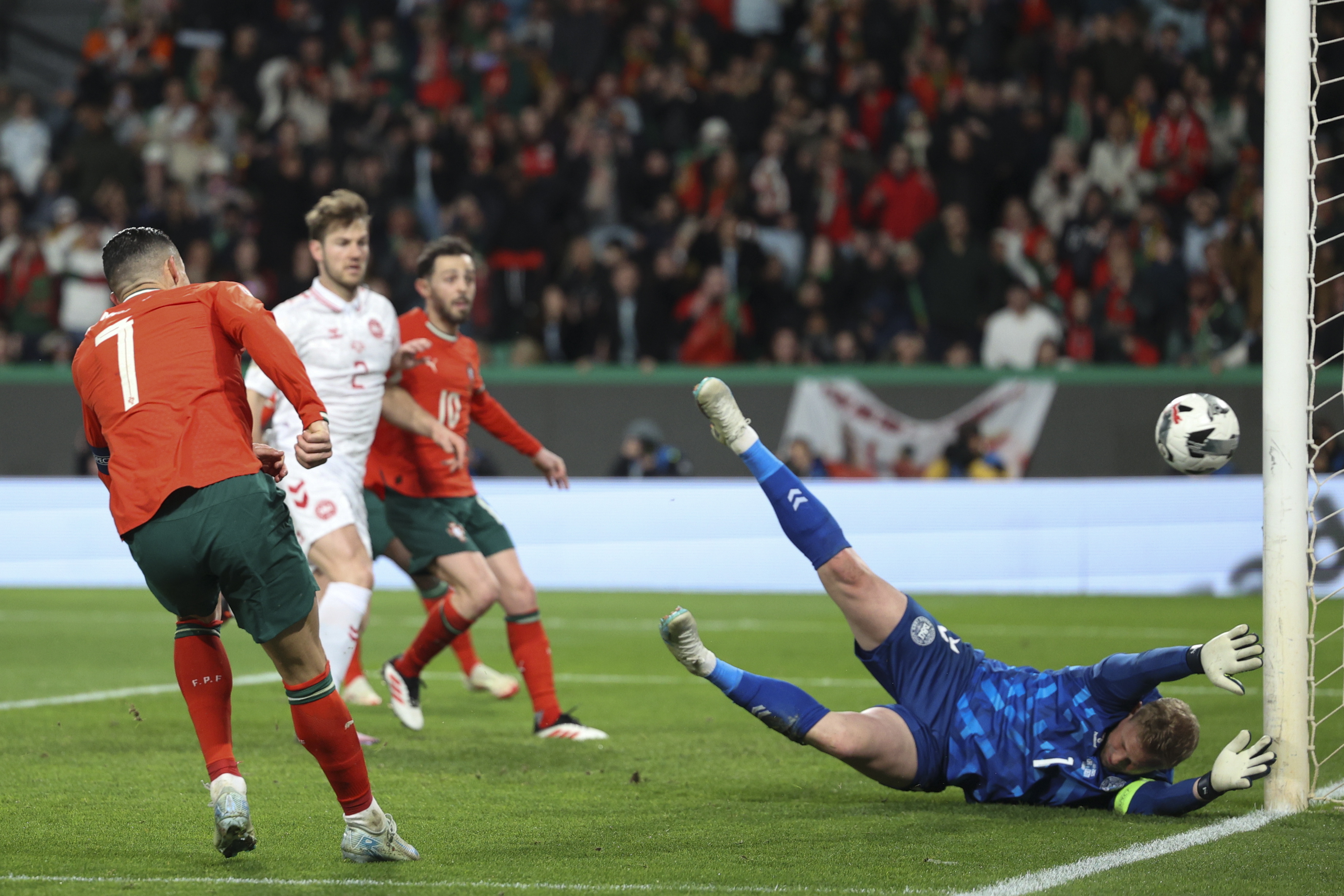 葡萄牙荷兰硬仗连连，欧洲杯预选赛厮杀正酣