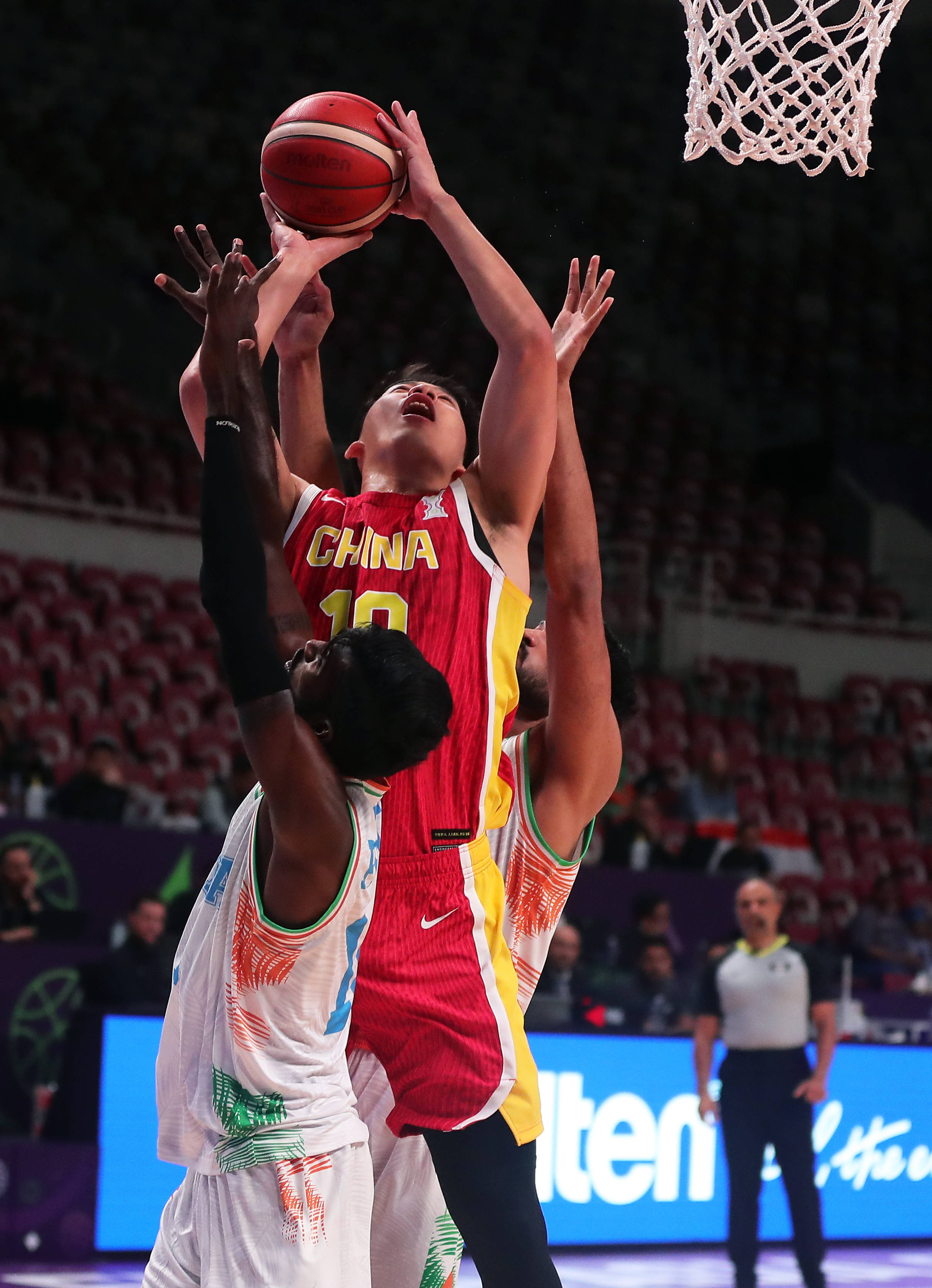 米兰体育-亚洲杯半决赛异常精彩，中国男篮晋级决赛的简单介绍