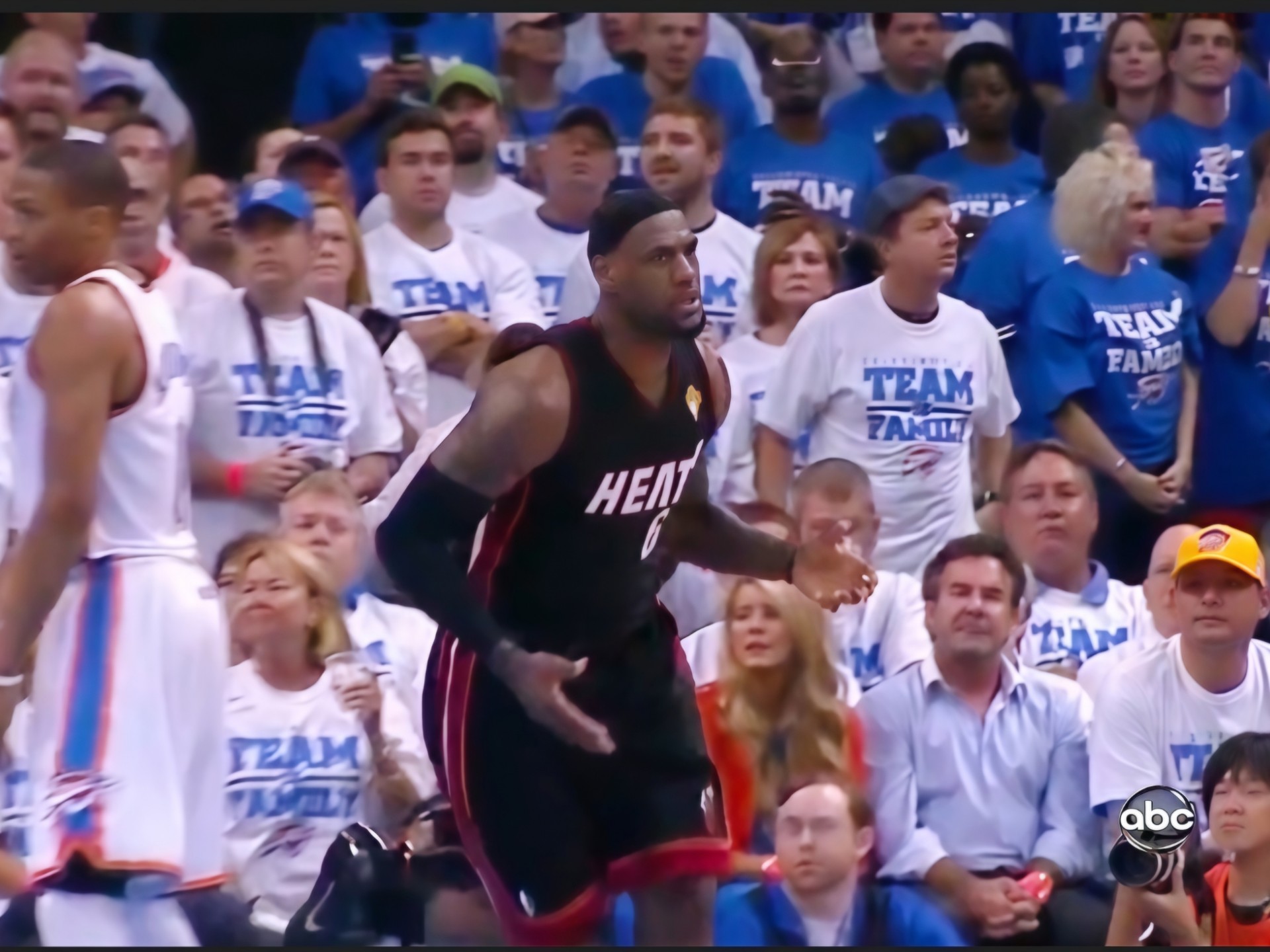 中国米兰体育-关于骑士迎来两连胜，詹姆斯状态回暖的信息