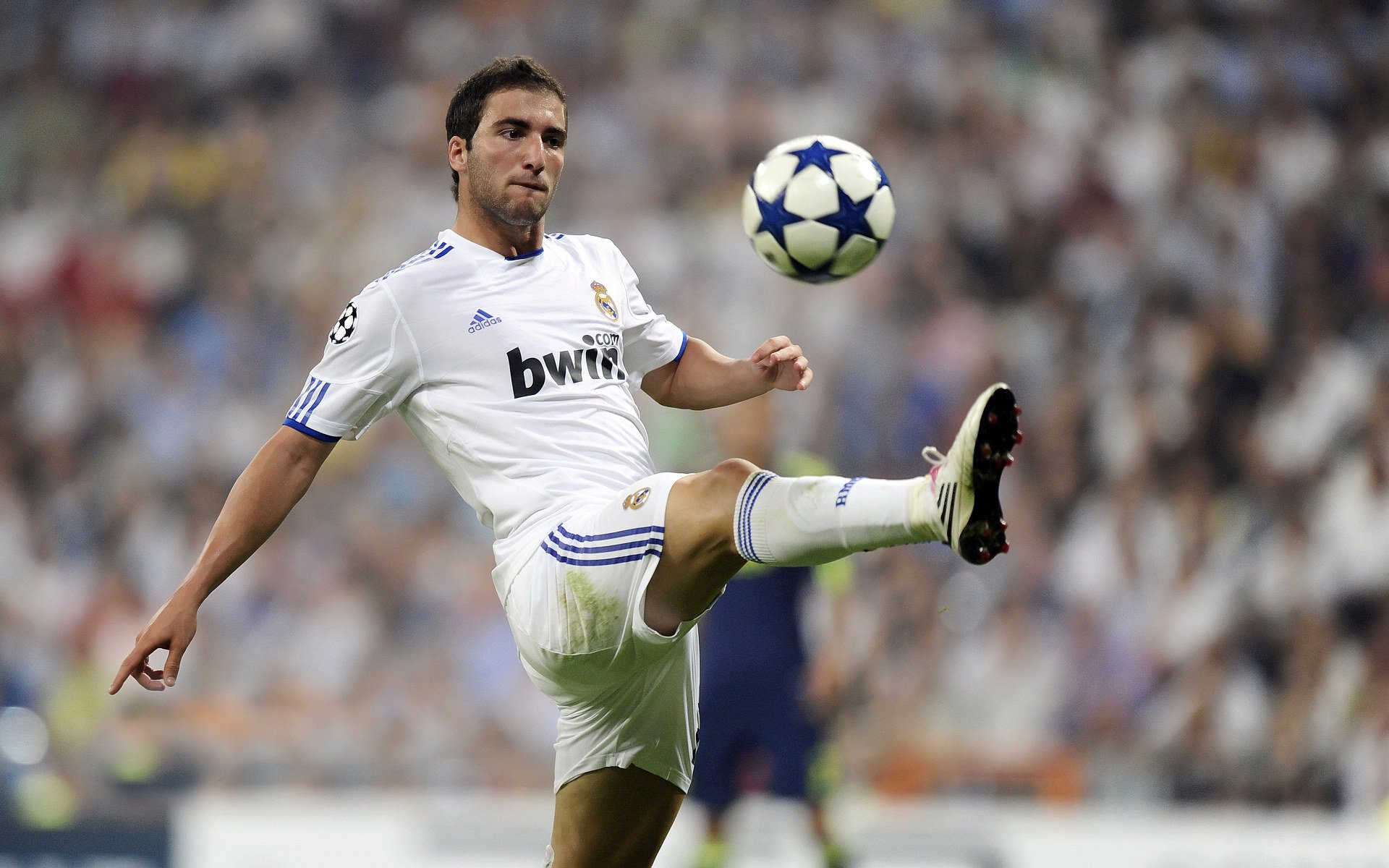 年度焦点之战，热火闪电战术速胜活塞，攻防教科书级演绎