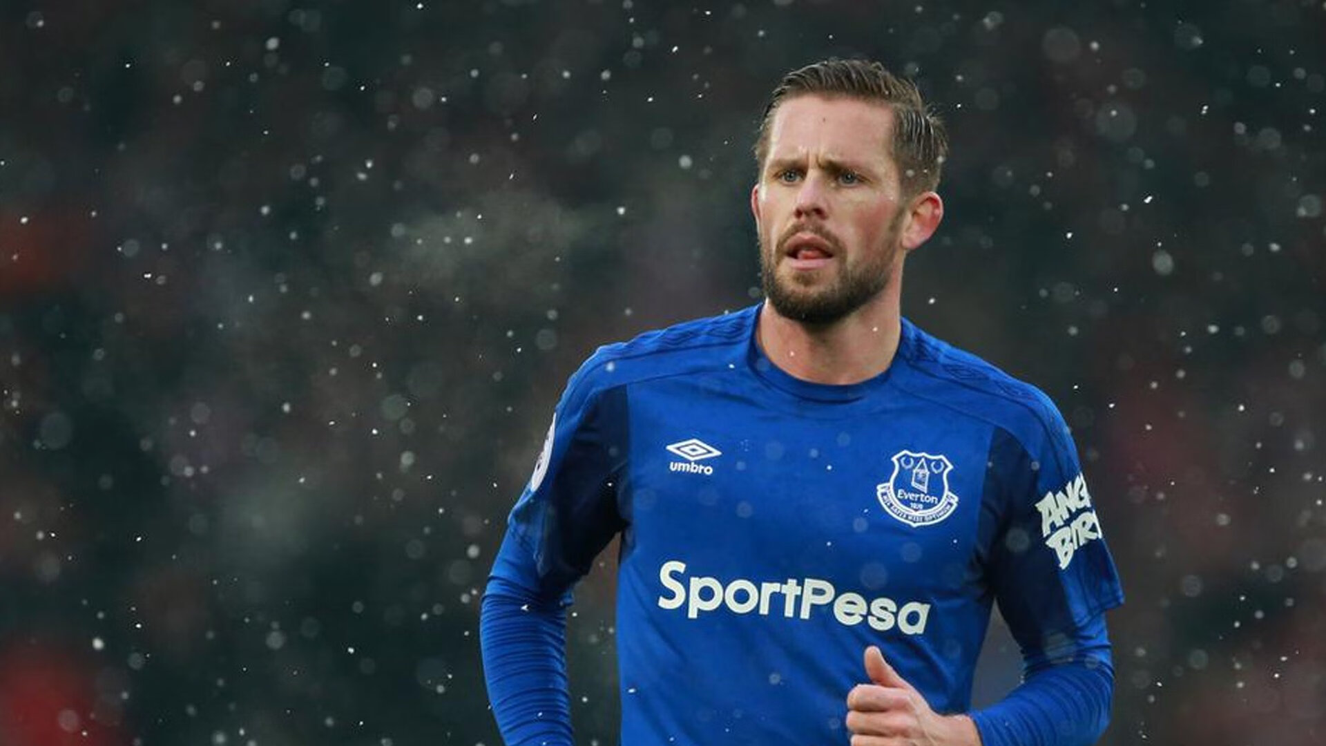 米兰真人-绝杀时刻，詹姆斯关键封盖，湖人险胜76人锁定季后赛关键席位